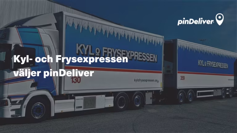 Kyl- och Frysexpressens stripade lastbil med texten 'Kyl- och Frysexpressen väljer pinDeliver' i samband med nytt logistikpartnerskap