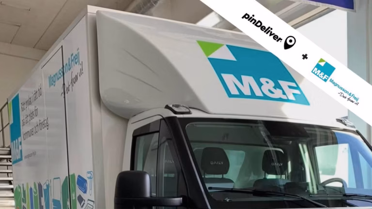Magnusson & Freij-stripad bil med logotyper för Magnusson & Freij och pinDeliver i samband med nytt samarbete